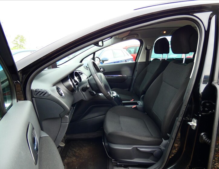 Peugeot 5008 9