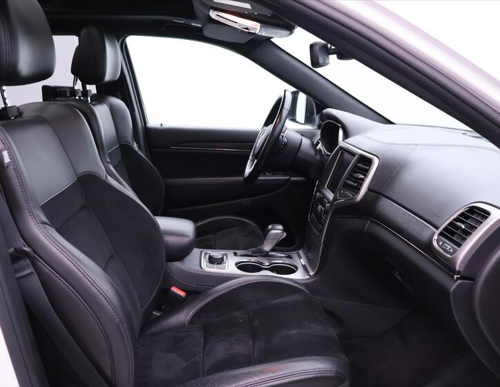 Jeep Grand Cherokee 12