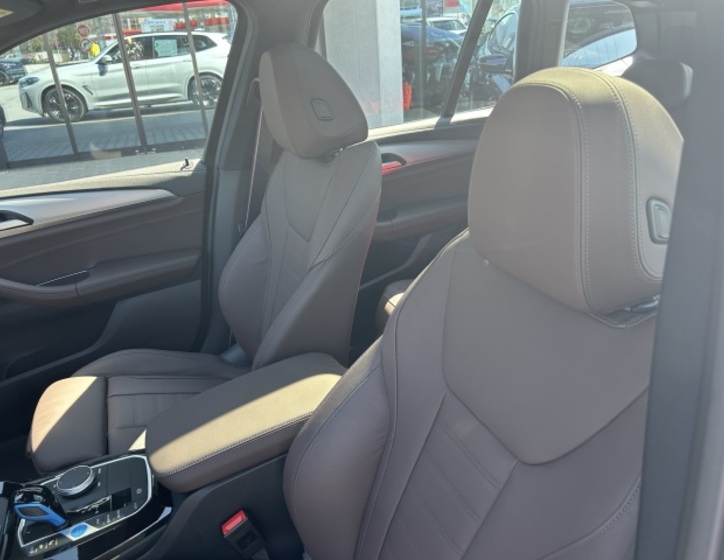 BMW iX3 19