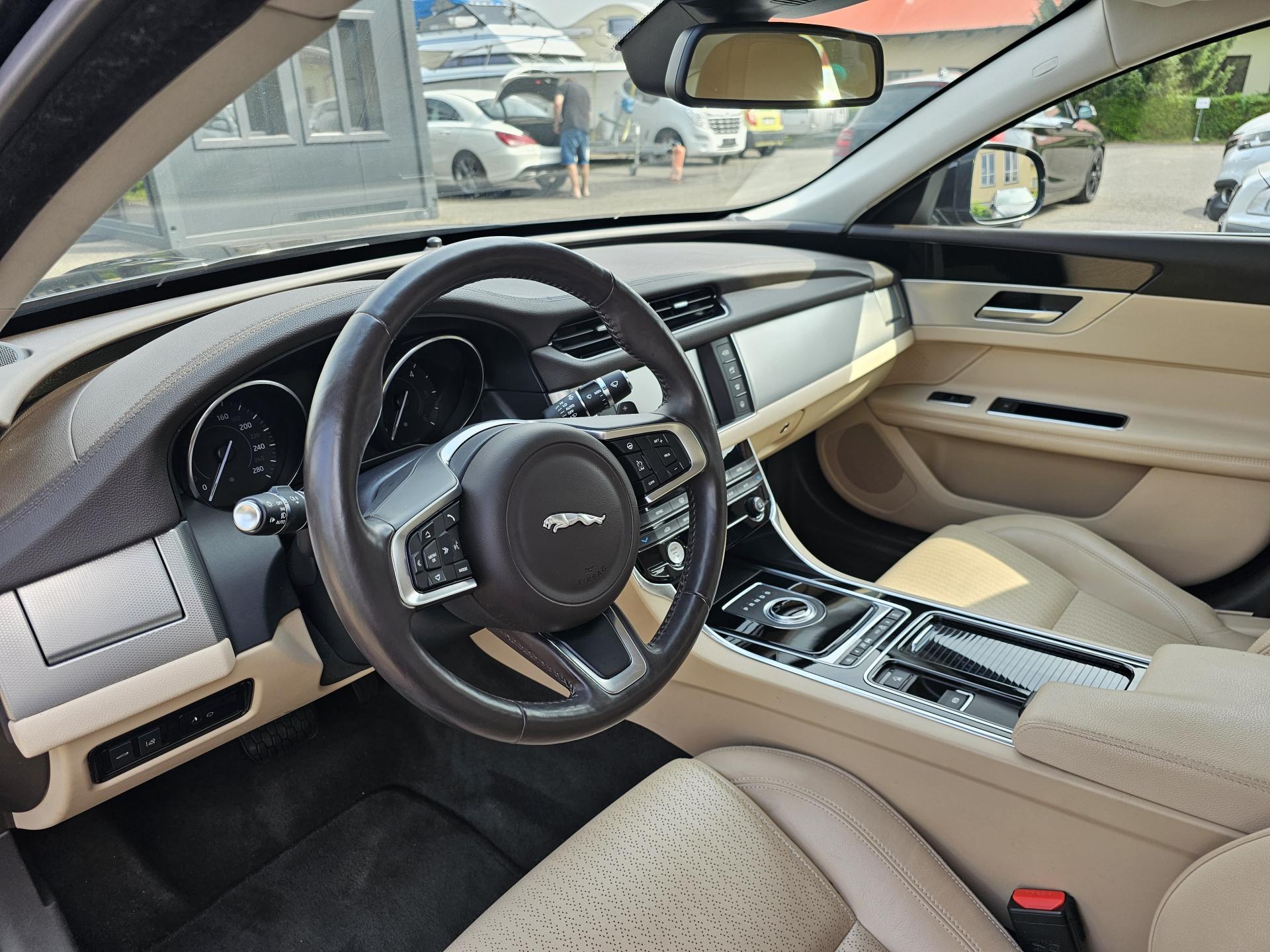 Jaguar XF