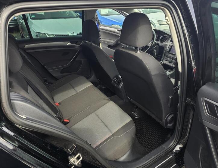 Volkswagen Golf 33