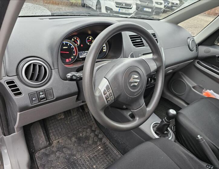 Suzuki SX4 11