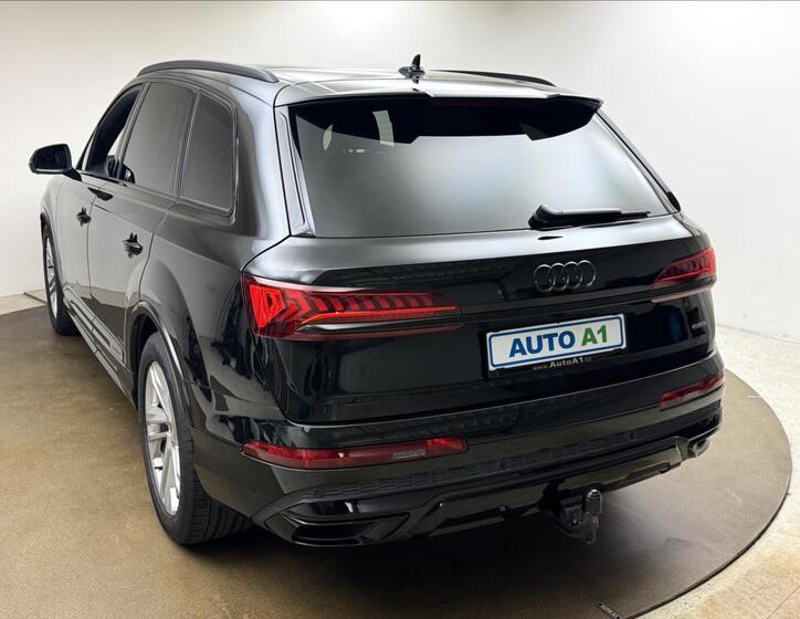 Audi Q7 6