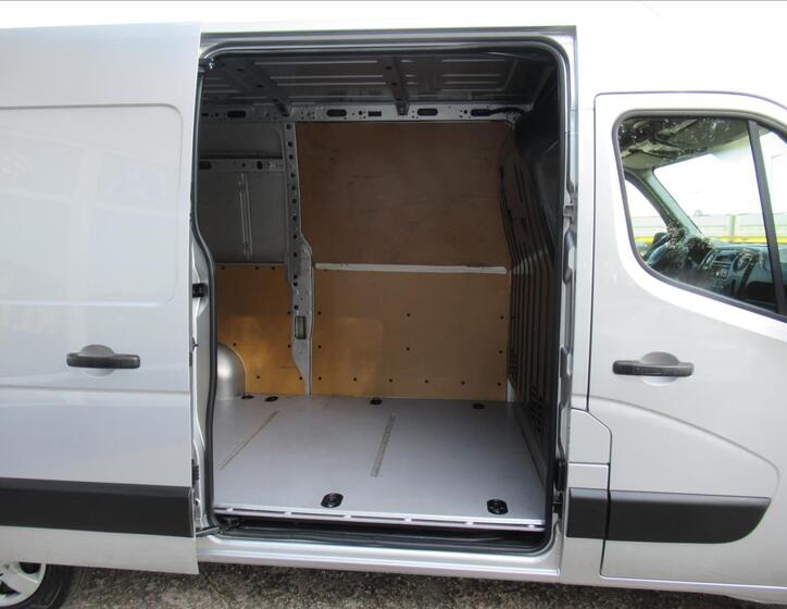 Nissan NV400 24