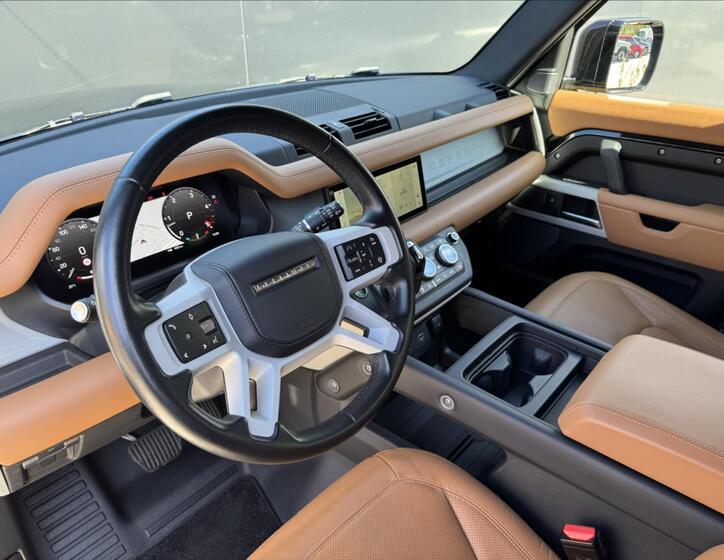 Land Rover Defender 9