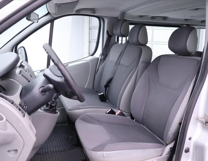 Opel Vivaro 10