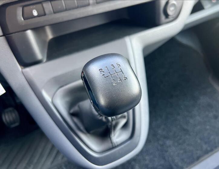 Peugeot Traveller 28