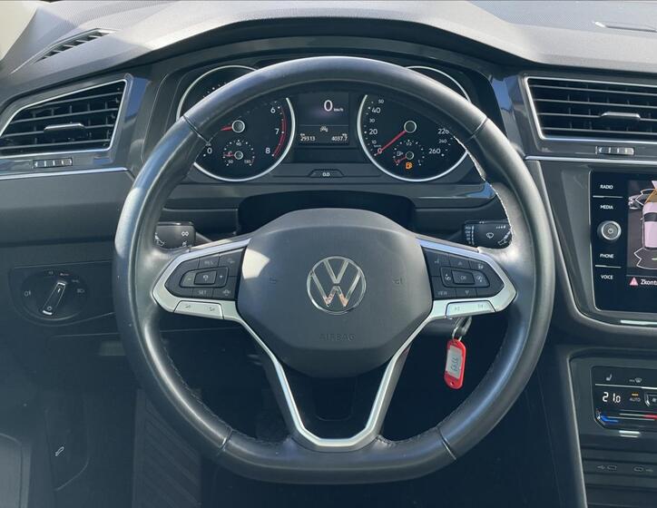 Volkswagen Tiguan 8