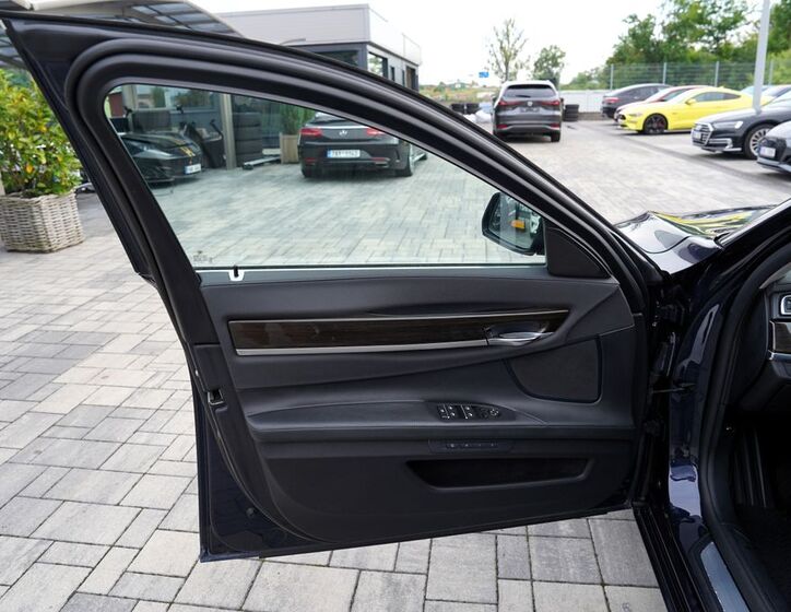 BMW Řada 7 14