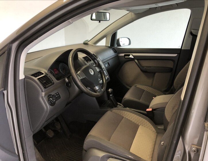 Volkswagen Touran 9