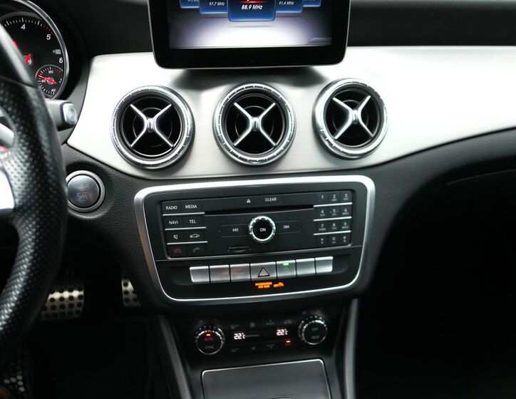 Mercedes-Benz CLA 22