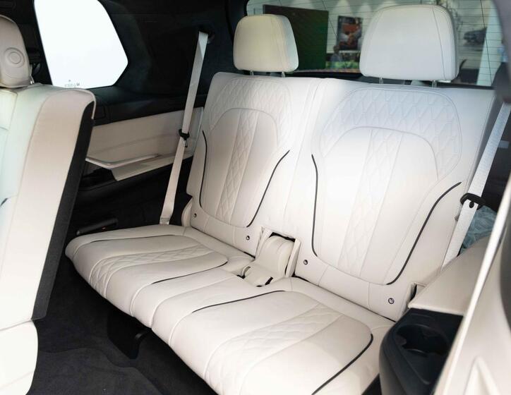 BMW X7 23