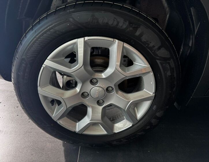 Jeep Avenger 8