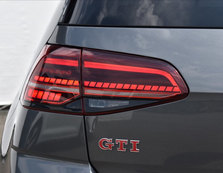 Volkswagen Golf 11