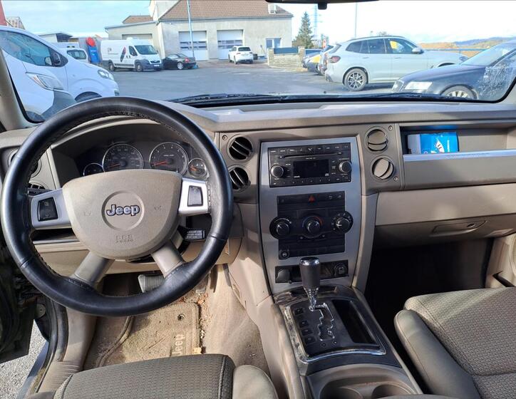 Jeep Commander 9