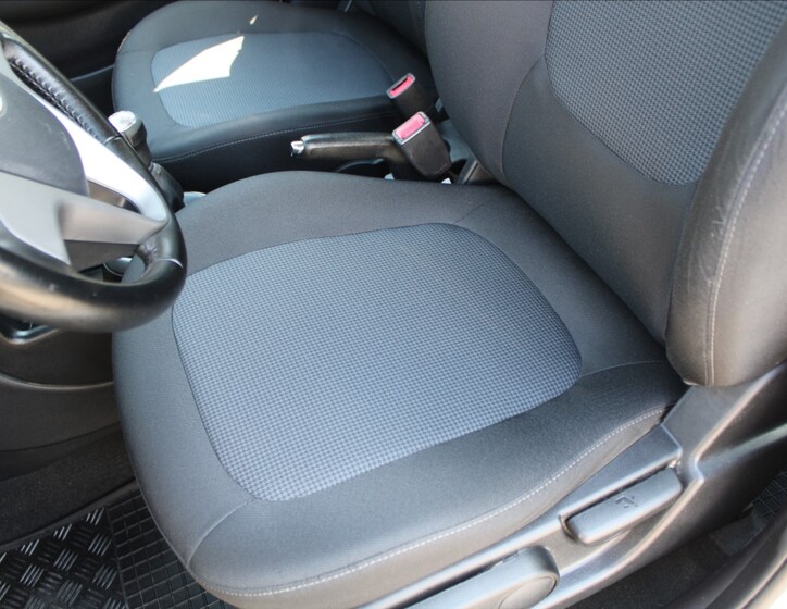 Hyundai i20 15