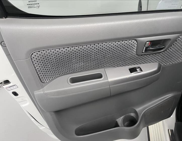 Toyota Hilux 16
