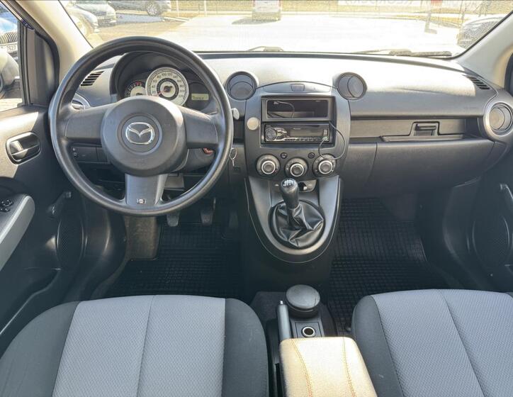 Mazda 2 9