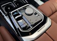 BMW i7 12