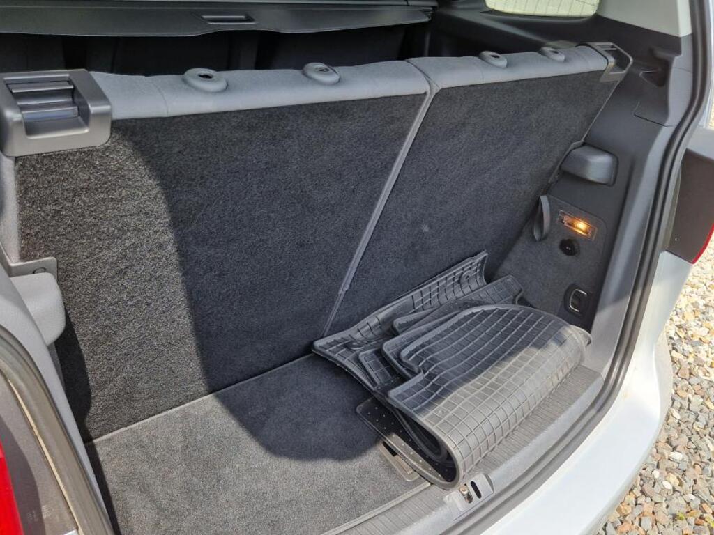 Volkswagen Touran 23