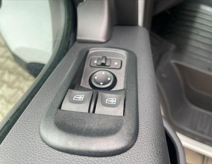Nissan Interstar 17