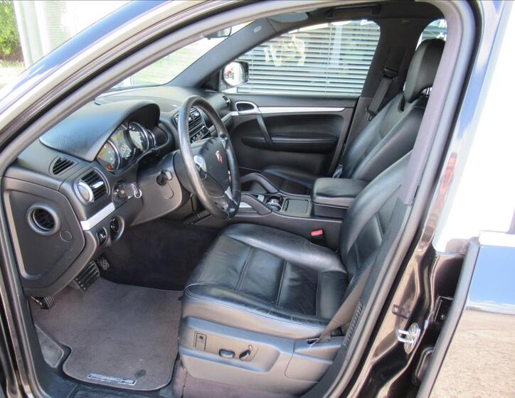 Porsche Cayenne 16