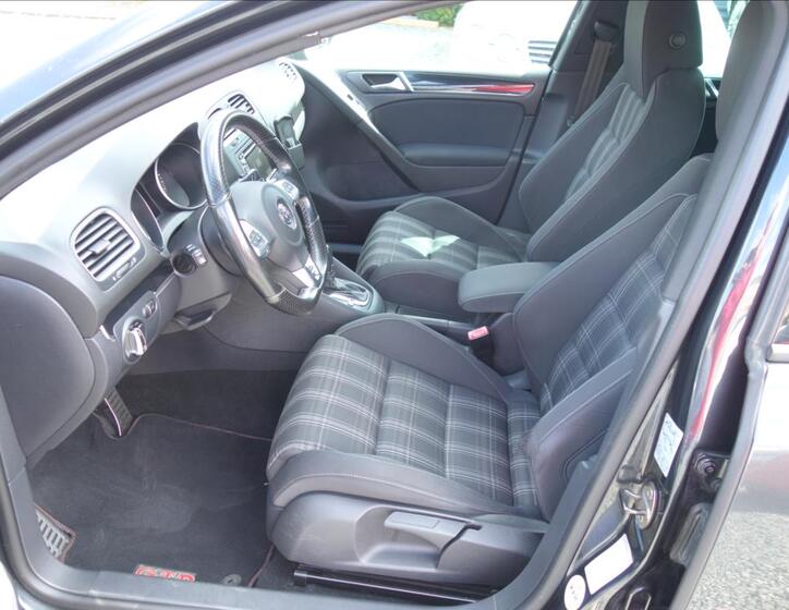 Volkswagen Golf 10