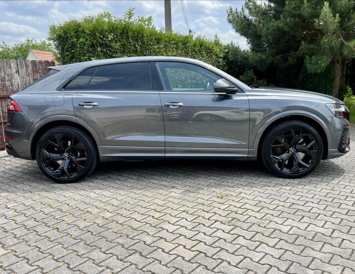 Audi RS Q8 6