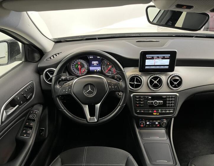 Mercedes-Benz GLA 5