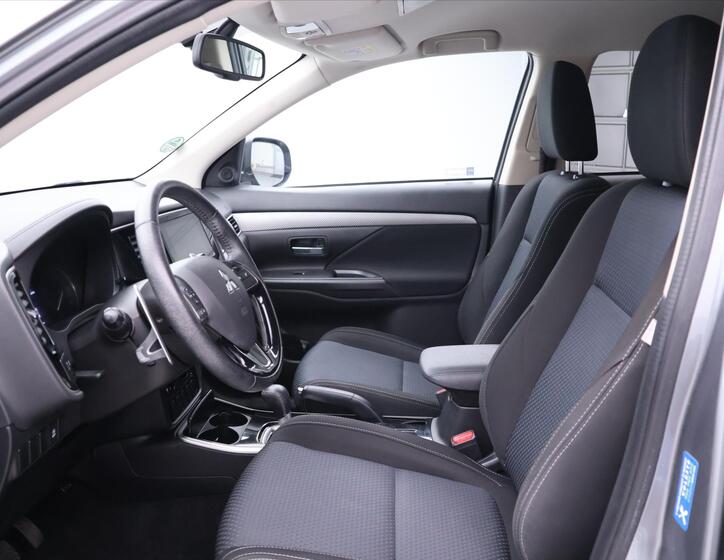 Mitsubishi Outlander 11