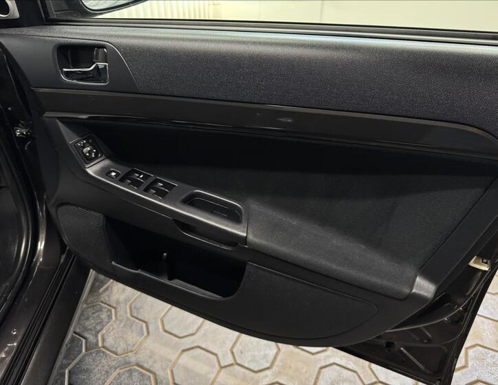 Mitsubishi Lancer 14