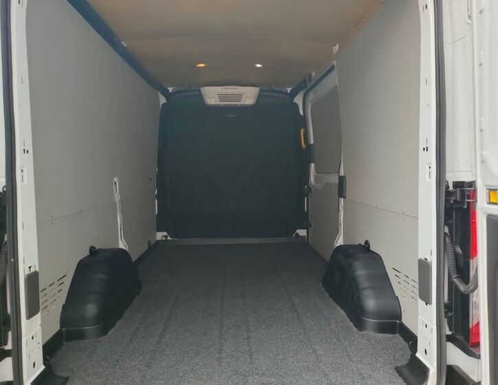 Ford Transit 16
