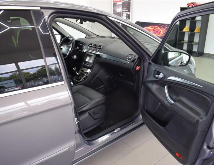 Ford S-MAX 14