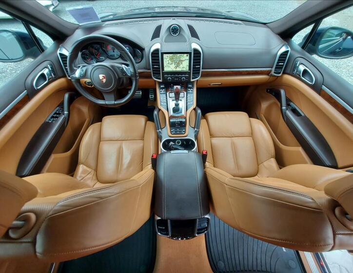 Porsche Cayenne 29