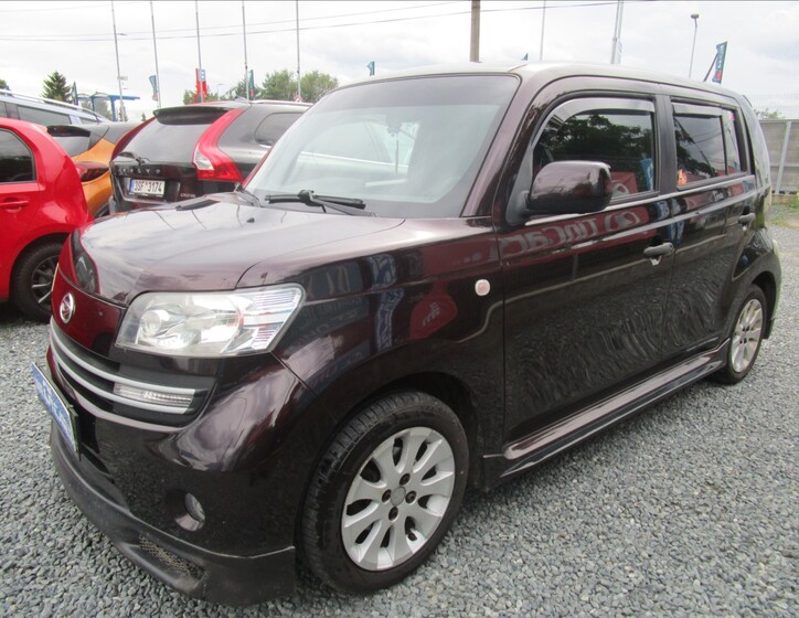 Daihatsu Materia 1