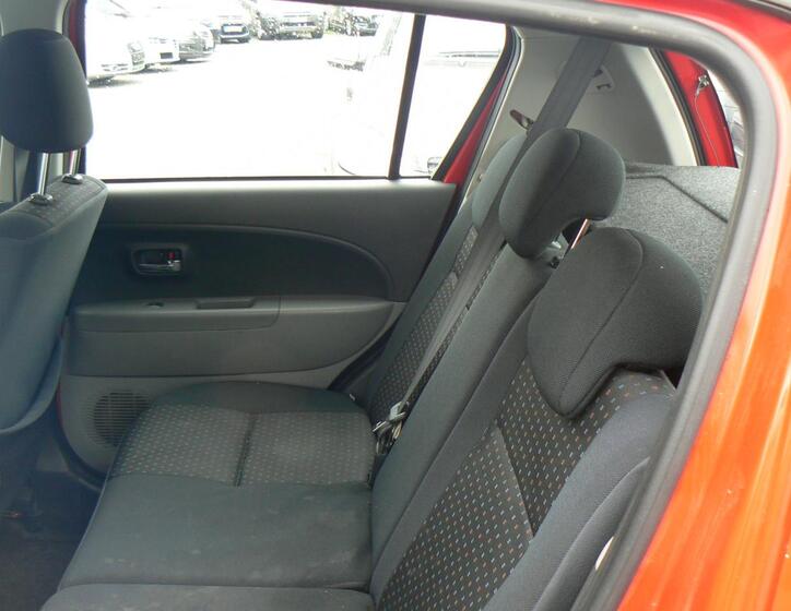 Daihatsu Sirion 17