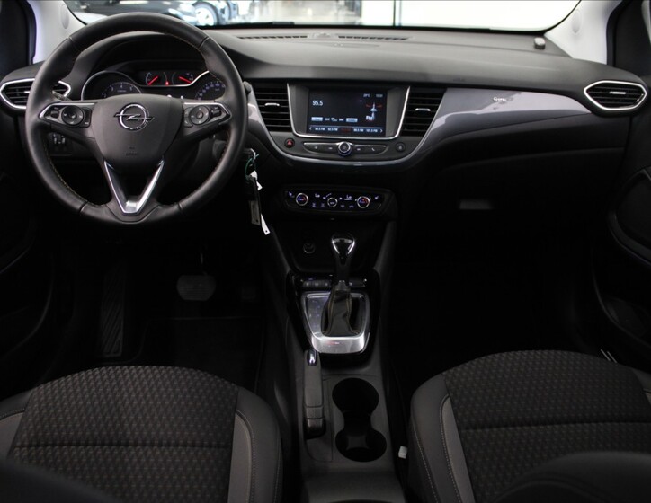 Opel Crossland X 8