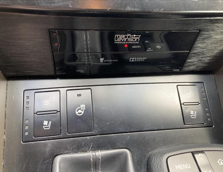 Lexus IS 300h 19