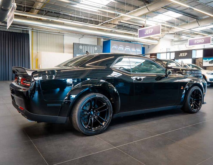 Dodge Challenger 8