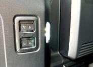 Land Rover Defender 11