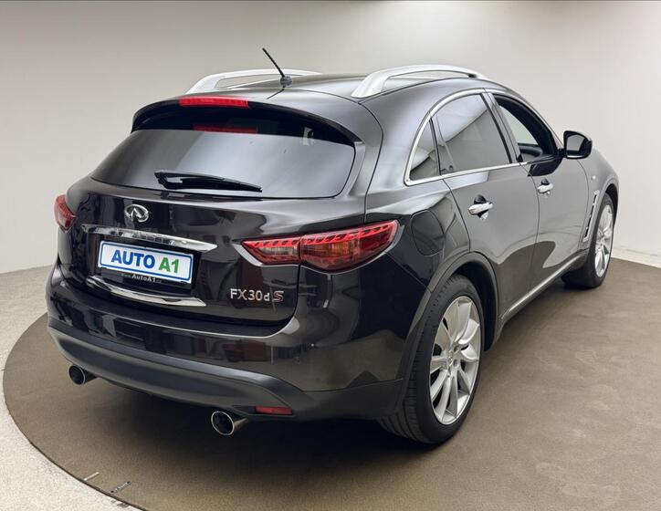 Infiniti FX30 4