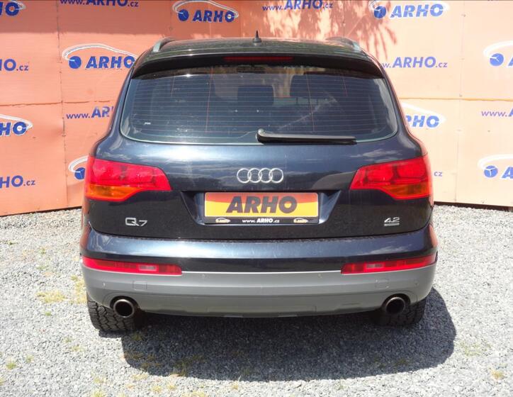 Audi Q7 6