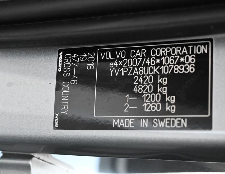 Volvo V90 8
