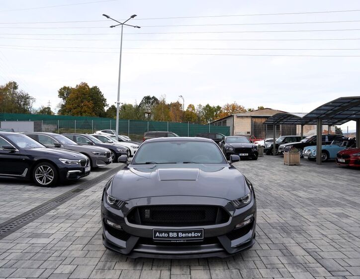 Ford Mustang 1