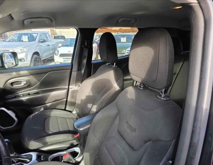 Jeep Renegade 11