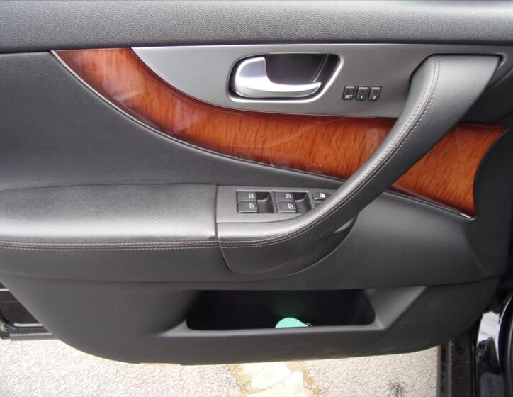Infiniti FX30 12