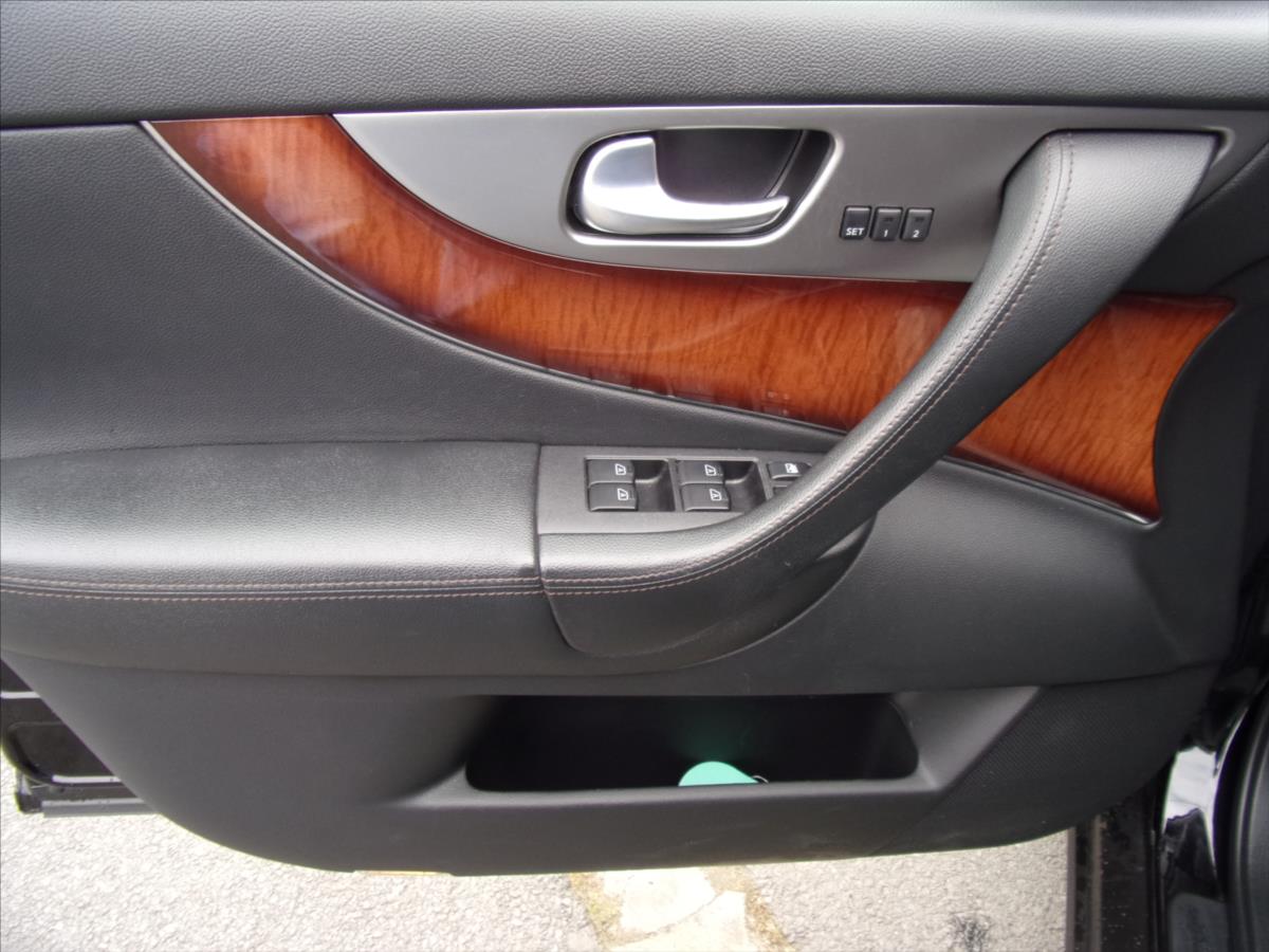 Infiniti FX30