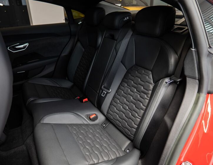 Audi e-tron 11