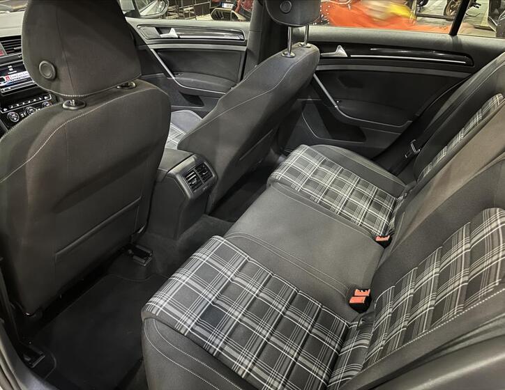 Volkswagen Golf 25
