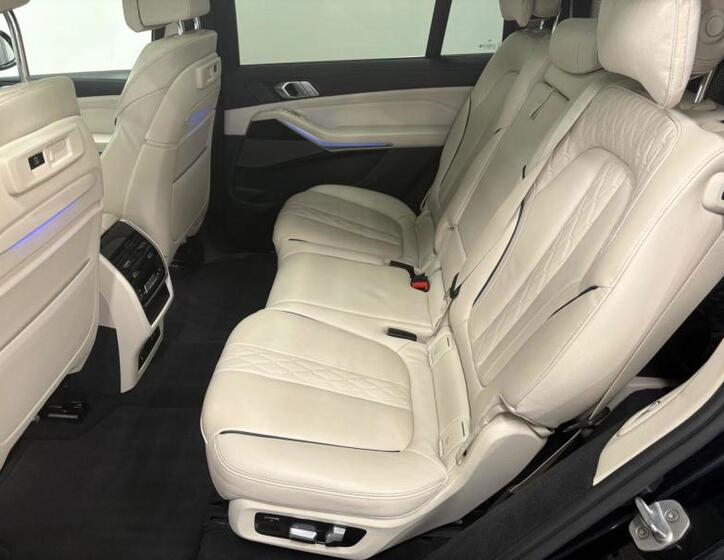 BMW X7 9